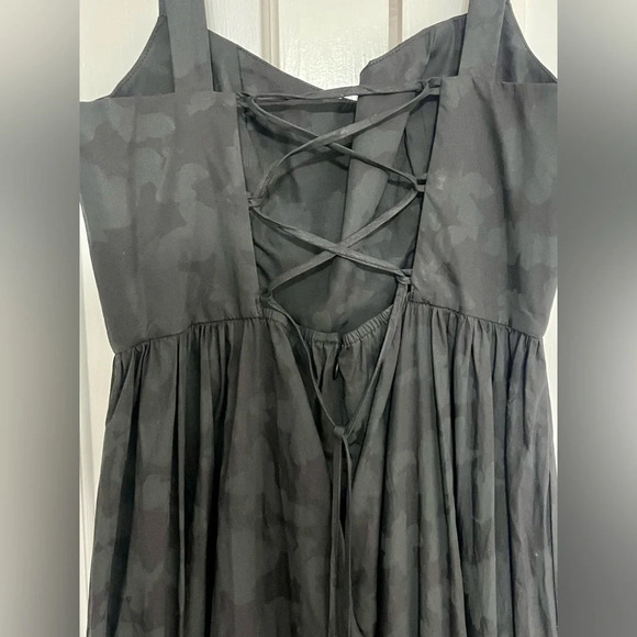 MICHELLE SMITH x Saks Eva Tiered Maxi Dress in black - Picture 7 of 8